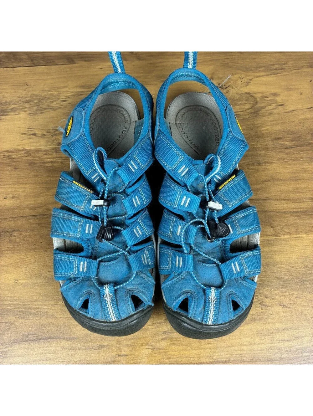 KEEN Clearwater CNX Women's Size 7.5 Closed Toe Water Hiker Sandal Turquoise